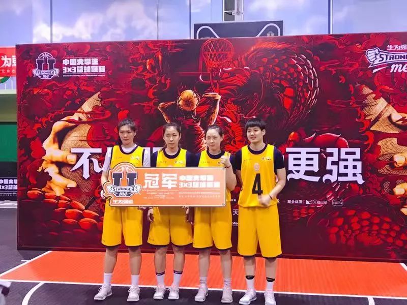 任鲁豫揭秘春晚倒计时1分钟！小尼说任鲁豫扛下春晚倒计时所有压力